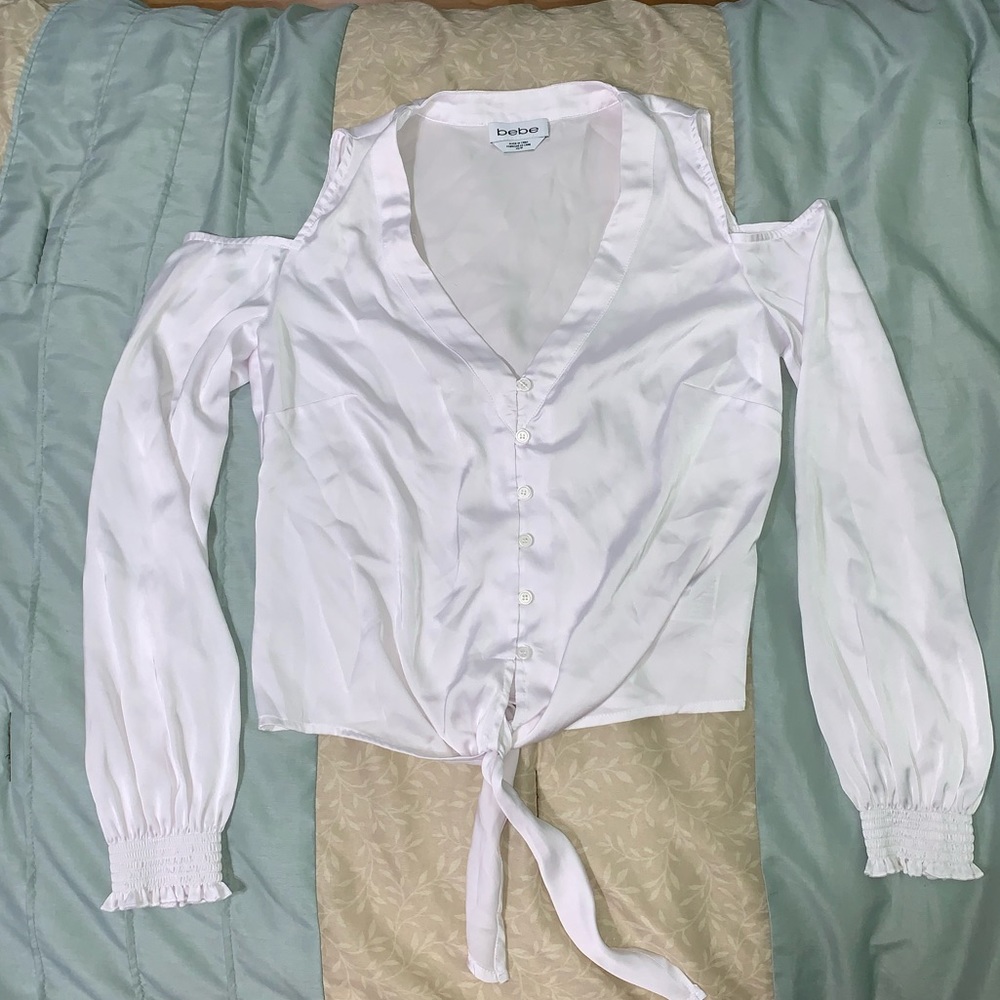BEBE Blouse 🕊